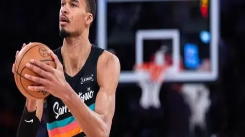 烏度卡指揮泰特變換防守自如，惠特摩爾攻勢猛烈無敵