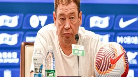 “曼联两球负于水晶宫，三连胜戛然而止”